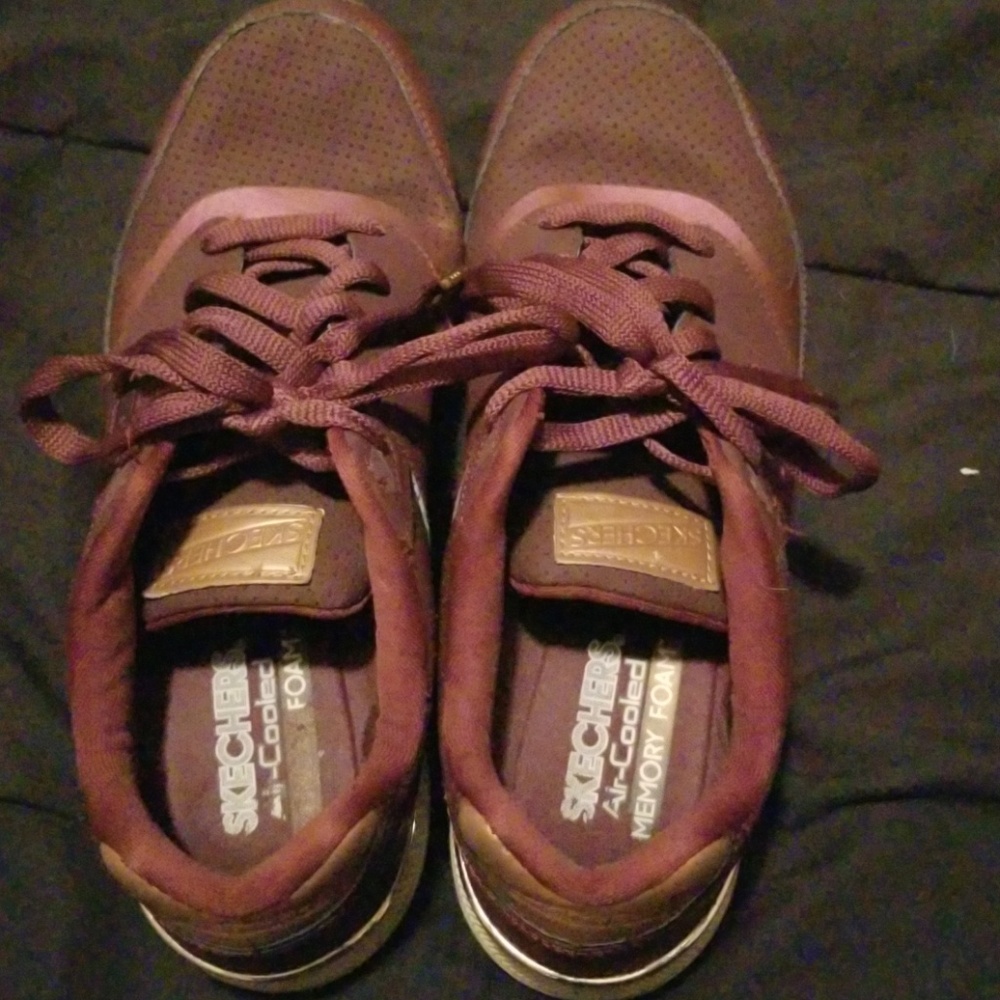Women's 10 skecher memory foam shoe